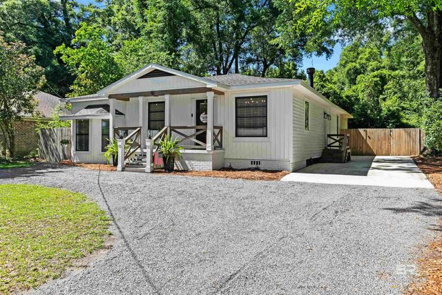 10 N Bayou Oaks Drive, Saraland, AL 36571
