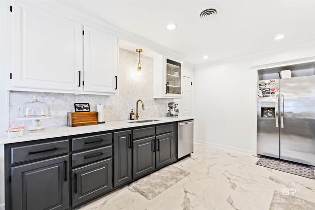10 N Bayou Oaks Drive, Saraland, AL 36571