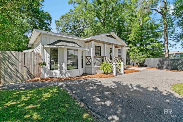 10 N Bayou Oaks Drive, Saraland, AL 36571