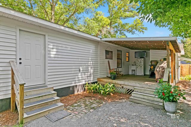 10 N Bayou Oaks Drive, Saraland, AL 36571