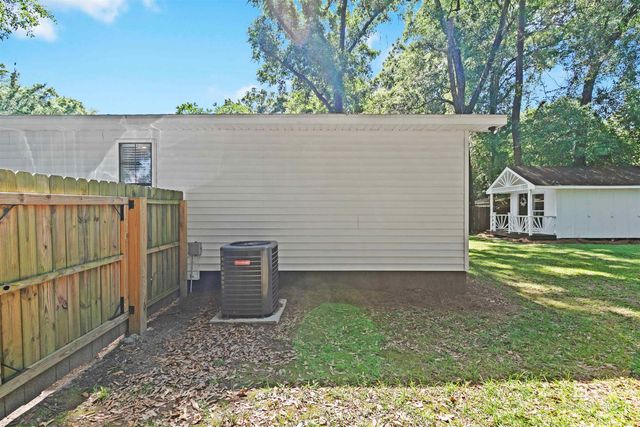 10 N Bayou Oaks Drive, Saraland, AL 36571