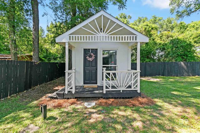 10 N Bayou Oaks Drive, Saraland, AL 36571
