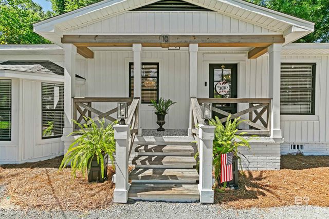 10 N Bayou Oaks Drive, Saraland, AL 36571