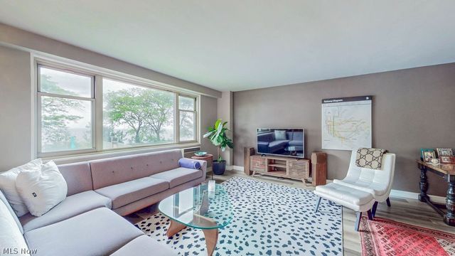 11820 Edgewater Drive 110, Lakewood, OH 44107