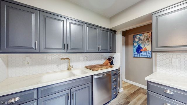 11820 Edgewater Drive 110, Lakewood, OH 44107