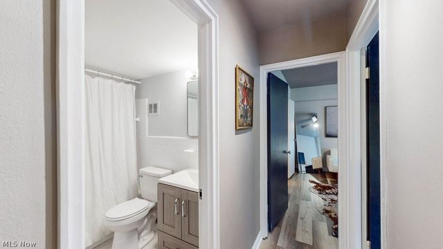 11820 Edgewater Drive 110, Lakewood, OH 44107