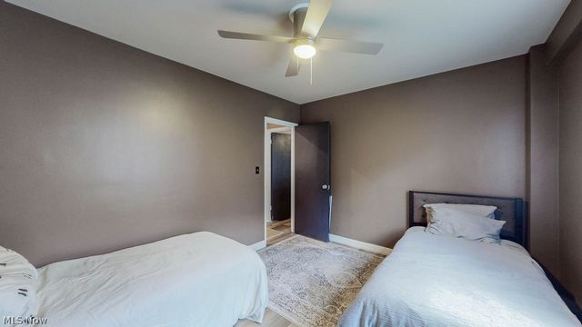 11820 Edgewater Drive 110, Lakewood, OH 44107