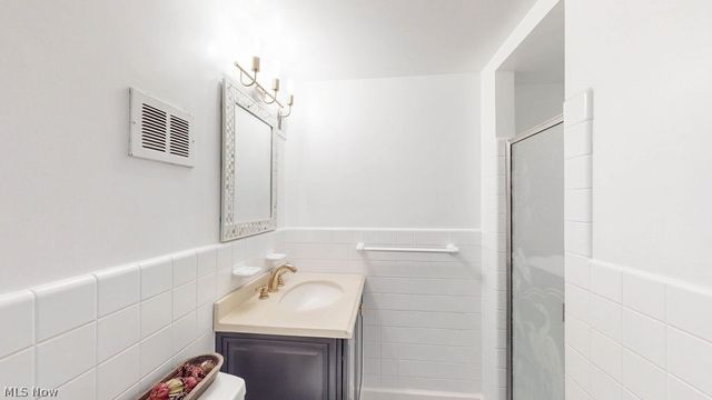 11820 Edgewater Drive 110, Lakewood, OH 44107