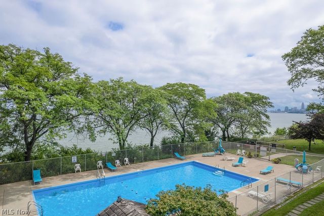 11820 Edgewater Drive 110, Lakewood, OH 44107