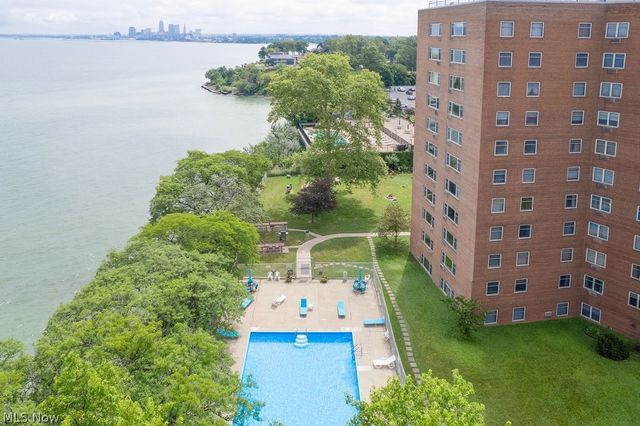 11820 Edgewater Drive 110, Lakewood, OH 44107
