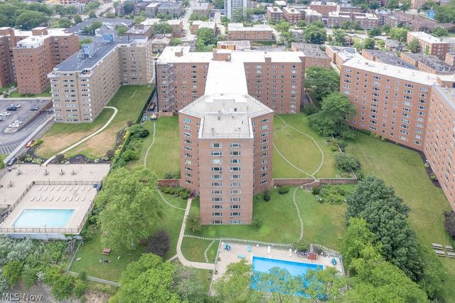 11820 Edgewater Drive 110, Lakewood, OH 44107