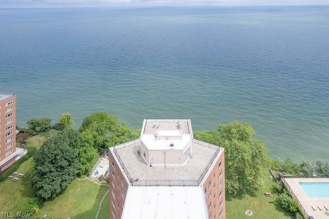 11820 Edgewater Drive 110, Lakewood, OH 44107