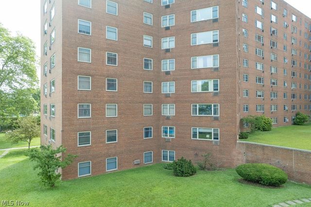 11820 Edgewater Drive 110, Lakewood, OH 44107