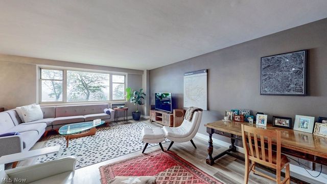 11820 Edgewater Drive 110, Lakewood, OH 44107