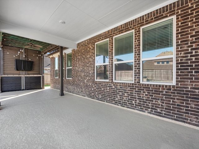 11811 St Augustine Drive, Mont Belvieu, TX 77535