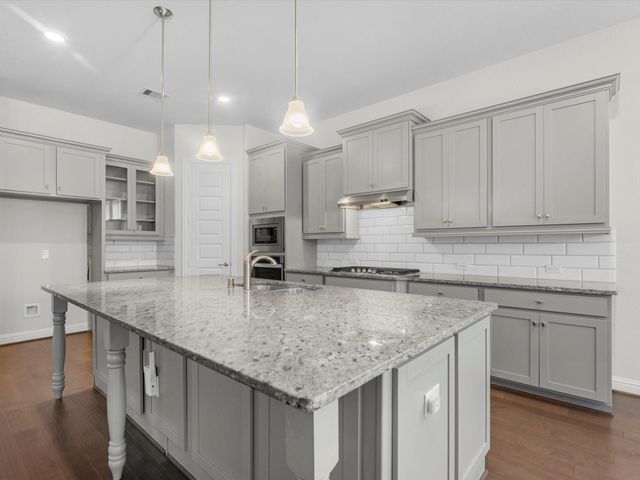 11811 St Augustine Drive, Mont Belvieu, TX 77535