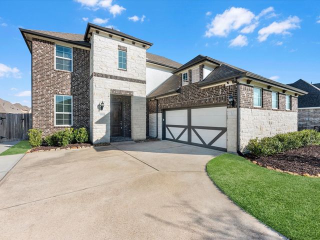 11811 St Augustine Drive, Mont Belvieu, TX 77535