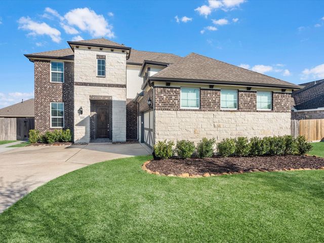 11811 St Augustine Drive, Mont Belvieu, TX 77535