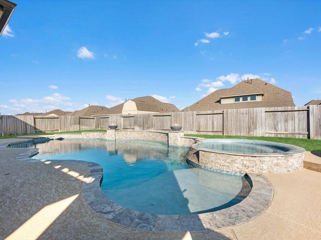 11811 St Augustine Drive, Mont Belvieu, TX 77535