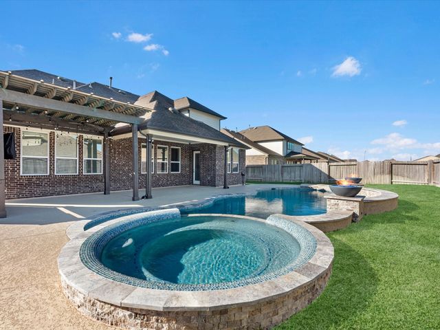 11811 St Augustine Drive, Mont Belvieu, TX 77535