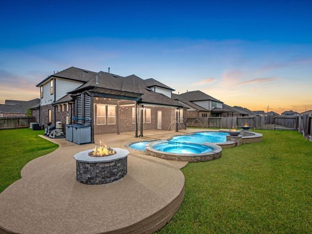 11811 St Augustine Drive, Mont Belvieu, TX 77535