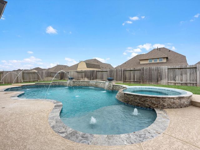 11811 St Augustine Drive, Mont Belvieu, TX 77535