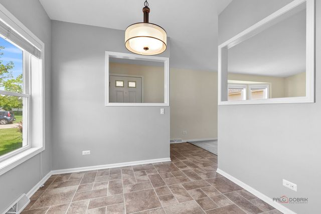 1815 Paddock Court, Grayslake, IL 60030