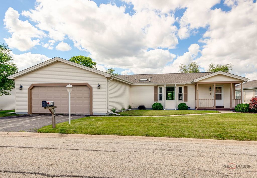 1815 Paddock Court, Grayslake, IL 60030