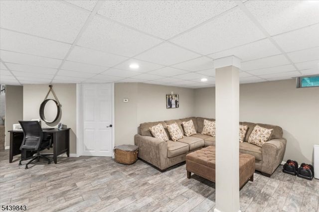17 Hunters Ln, Sparta Twp., NJ 07871