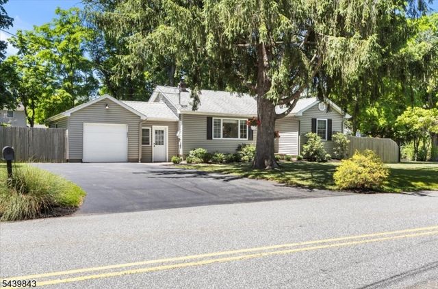17 Hunters Ln, Sparta Twp., NJ 07871