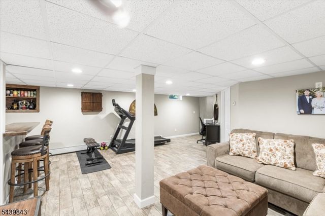 17 Hunters Ln, Sparta Twp., NJ 07871