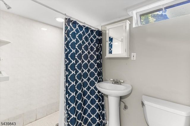 17 Hunters Ln, Sparta Twp., NJ 07871