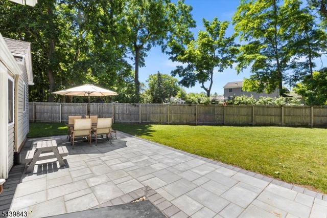 17 Hunters Ln, Sparta Twp., NJ 07871