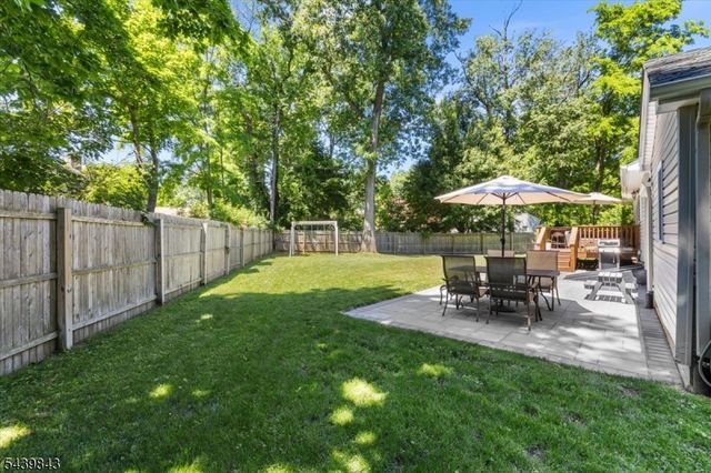 17 Hunters Ln, Sparta Twp., NJ 07871
