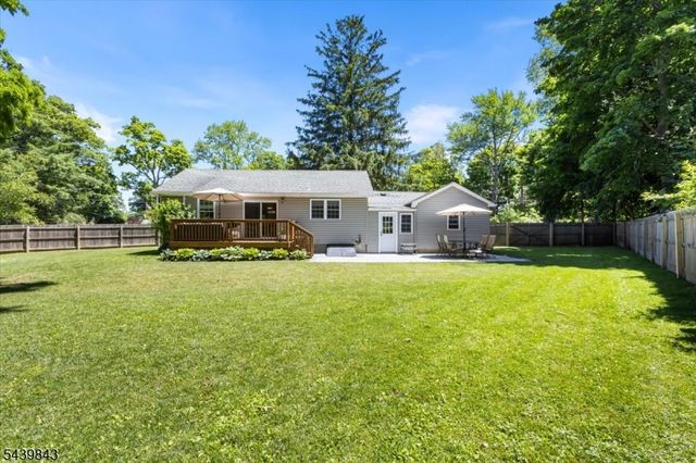 17 Hunters Ln, Sparta Twp., NJ 07871