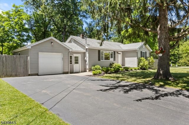 17 Hunters Ln, Sparta Twp., NJ 07871