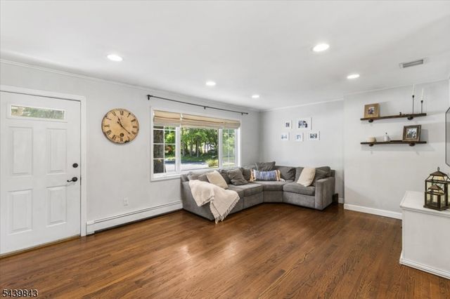17 Hunters Ln, Sparta Twp., NJ 07871