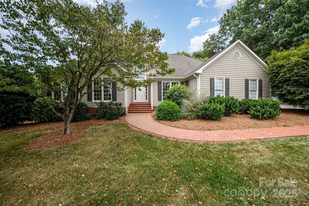415 N Greenbriar Road, Statesville, NC 28625