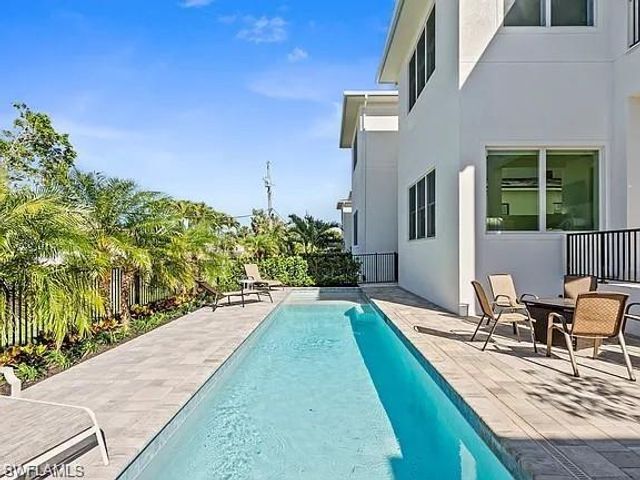 515 91st AVE N 2 EAST, Naples, FL 34108