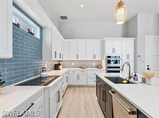 515 91st AVE N 2 EAST, Naples, FL 34108