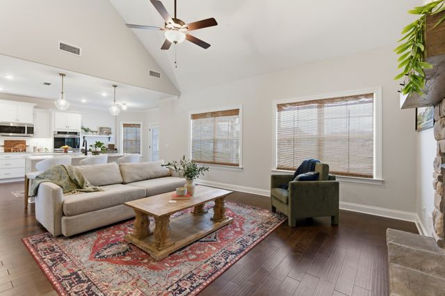 1132 Owen Layne Dr, Murfreesboro, TN 37129