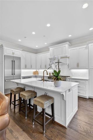 92 Old Ivy Road NE 7, Atlanta, GA 30342