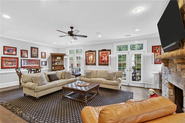 92 Old Ivy Road NE 7, Atlanta, GA 30342