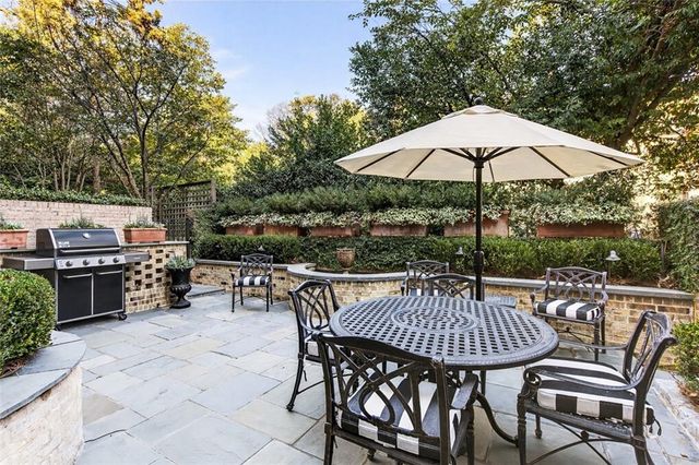 92 Old Ivy Road NE 7, Atlanta, GA 30342