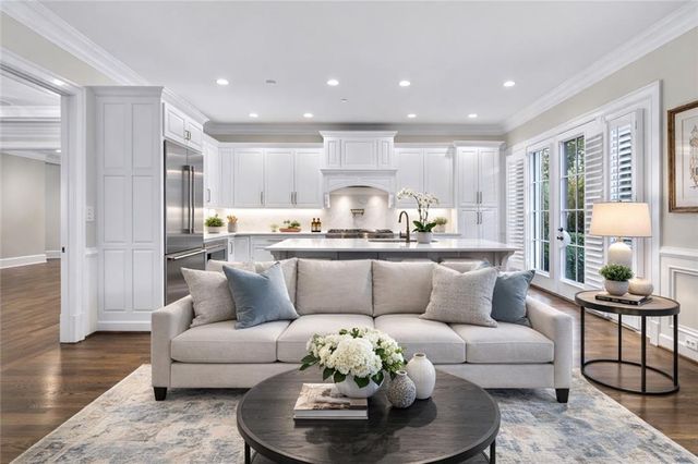 92 Old Ivy Road NE 7, Atlanta, GA 30342