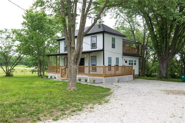 21195 S Woodland Road, Spring Hill, KS 66083
