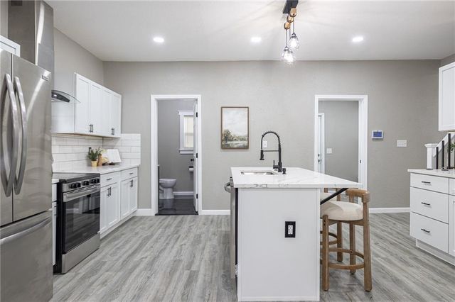 21195 S Woodland Road, Spring Hill, KS 66083