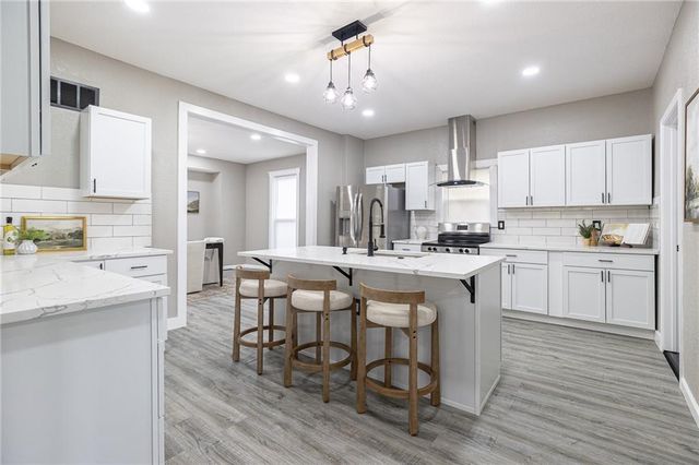 21195 S Woodland Road, Spring Hill, KS 66083