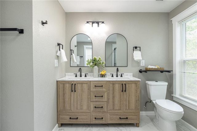 21195 S Woodland Road, Spring Hill, KS 66083