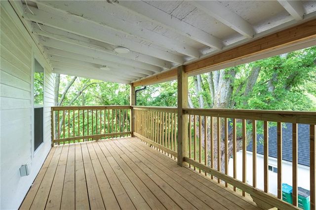 21195 S Woodland Road, Spring Hill, KS 66083